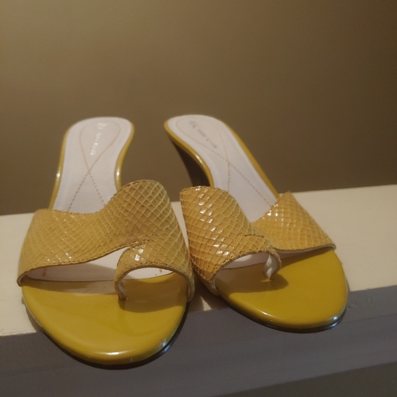 Shoes - Picture 6 of 6